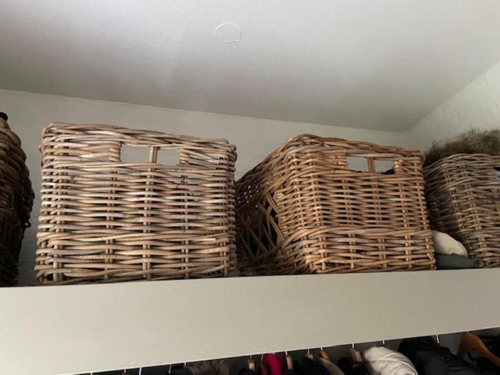 Rieten manden, Huis en Inrichting, Woonaccessoires | Schalen en Manden, Zo goed als nieuw, Mand, Rechthoekig, Riet, Ophalen