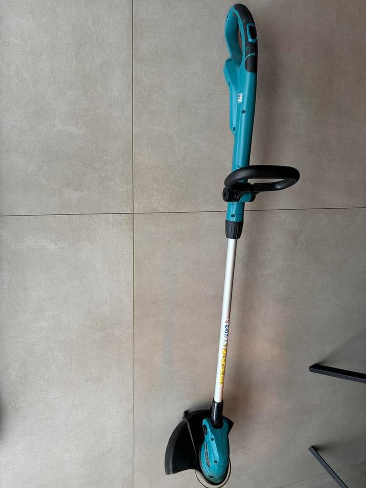 Makita DUR151 18V Accu Grastrimmer, Tuin en Terras, Grastrimmers, Gebruikt, Accu, 10 tot 30 cm, Ophalen