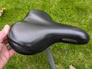 Azor zadel damesfiets beschikbaar voor biedingen