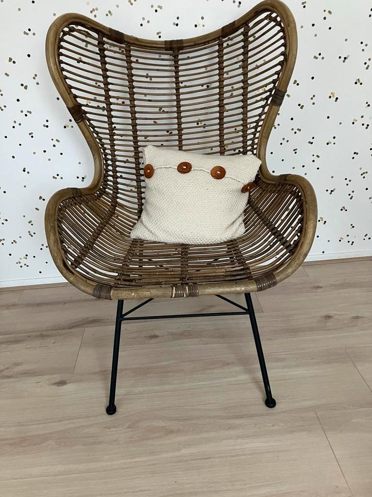 Rotan stoel met kussen, Huis en Inrichting, Stoelen, Zo goed als nieuw, Eén, Riet of Rotan, Bruin, Ophalen