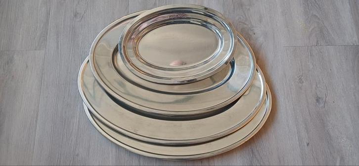 Vier ovale serveerbladen als nieuw, Antiek en Kunst, Antiek | Schalen, Ophalen of Verzenden