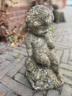 Waterspuwer, betonnen tuinbeeld, mensenbeeld, jongen, Ophalen of Verzenden, Zo goed als nieuw