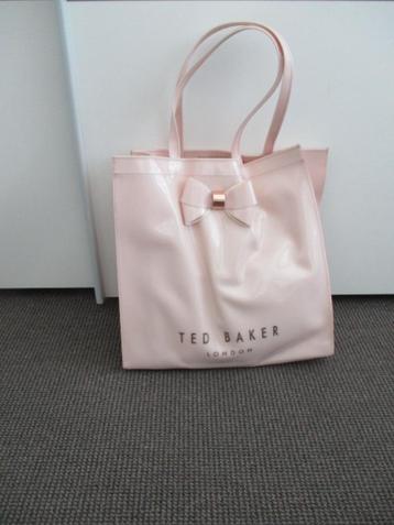 Ted Baker, luxe shopper beschikbaar voor biedingen