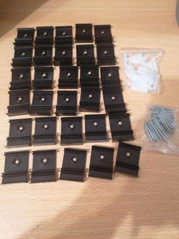 Montageclips zwart (30 stuks) met schroeven/pluggen beschikbaar voor biedingen