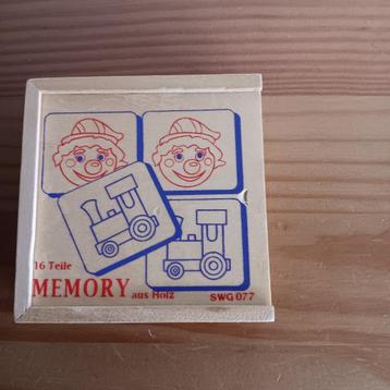 Memorie spel van hout. beschikbaar voor biedingen
