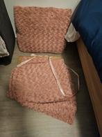 Foto 1 fleece dekens met bijpassende kussen kleur oud roze., Huis en Inrichting, Woonaccessoires | Plaids en Woondekens, Nieuw