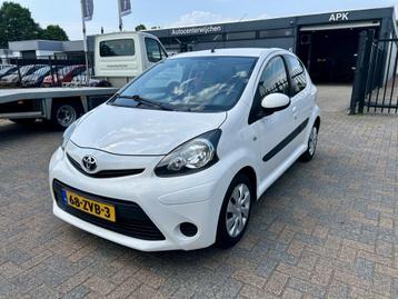 Toyota Aygo 1.0 VVT-i Comfort - Airco - Nette Auto beschikbaar voor biedingen