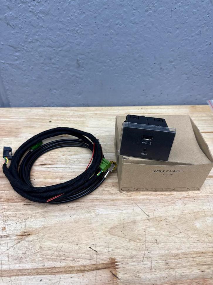 Audi CarPlay/Android Auto USB Retrofit Service, Audio, Tv en Foto, Audiokabels en Televisiekabels, Nieuw, Overige kabels, Minder dan 2 meter