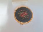 Oude poederdoos petit point borduurwerk, Antiek en Kunst, Verzenden