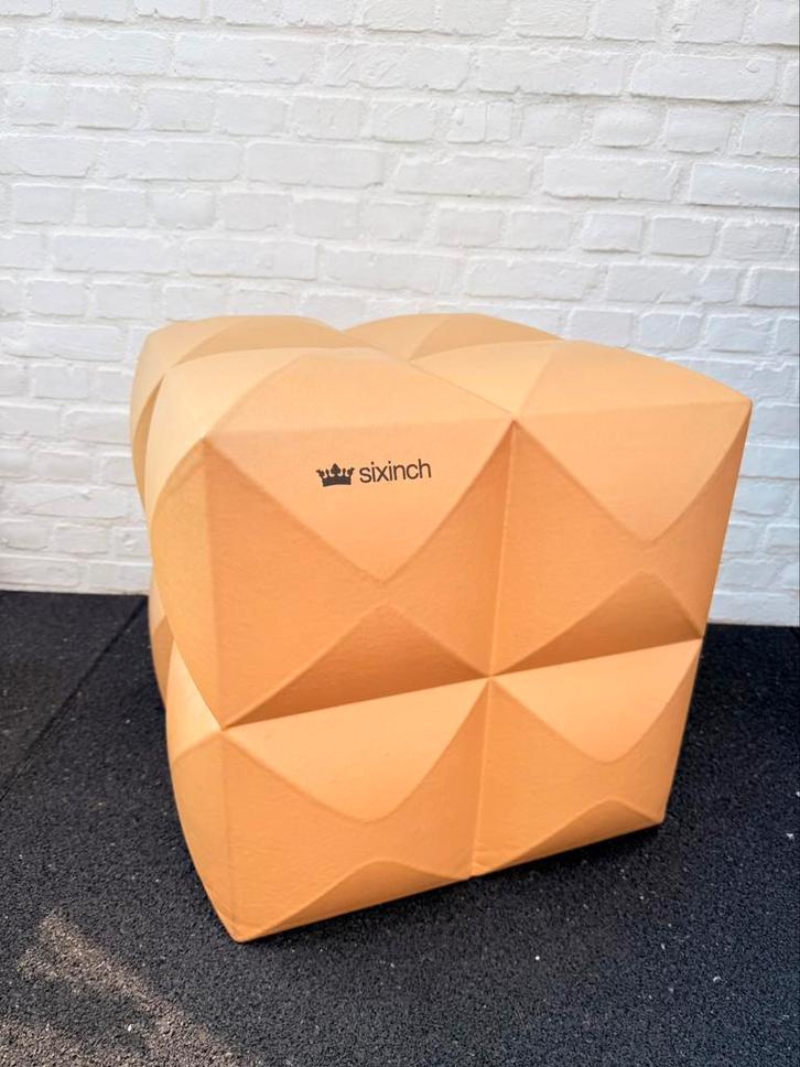 SIXINCH Belgium Design Pouff Gold - Limited edition, Antiek en Kunst, Kunst | Designobjecten, Ophalen