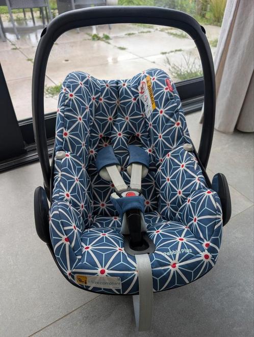 Maxi Cosi Pebble Plus i-Size + zitverkleiner + familiyfix, Kinderen en Baby's, Autostoeltjes, Zo goed als nieuw, Maxi-Cosi, 0 t/m 13 kg