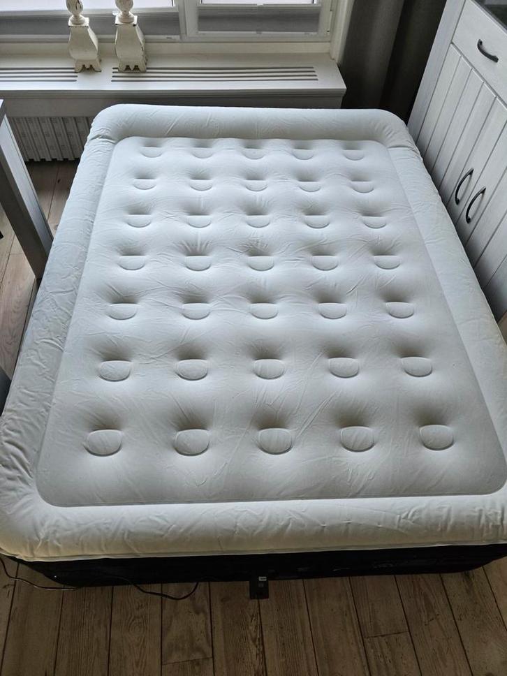 Float Luchtbed - Comfortabel Slapen!, Caravans en Kamperen, Luchtbedden, Nieuw, 2-persoons, Ingebouwde pomp, Ophalen of Verzenden