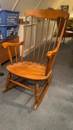 Houten Schommelstoel - Klassiek Design, Huis en Inrichting, Stoelen, Ophalen, Gebruikt, Bruin, Eén
