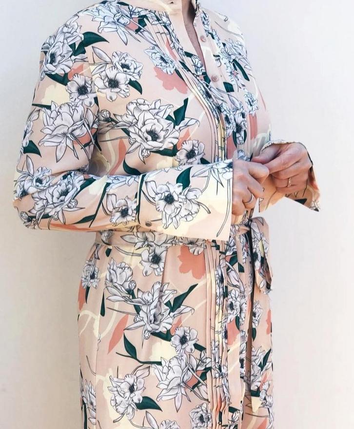 Jurk Romee Bohemian Nude Maat M, Kleding | Dames, Jurken, Zo goed als nieuw, Maat 38/40 (M), Beige, Knielengte, Verzenden