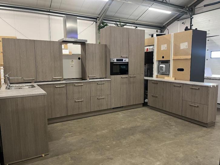 Ruime Keller hoekkeuken !! Volop keus keukens !!, Huis en Inrichting, Keuken | Keukenelementen, Gebruikt, 50 tot 75 cm, Ophalen