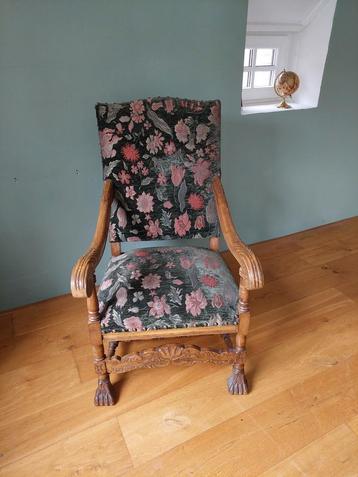 Antieke stoel/troon beschikbaar voor biedingen
