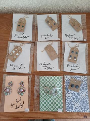 9 pakketjes met oorbellen beschikbaar voor biedingen