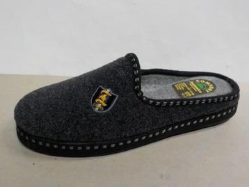 Grijze warme pantoffels maat 41 beschikbaar voor biedingen