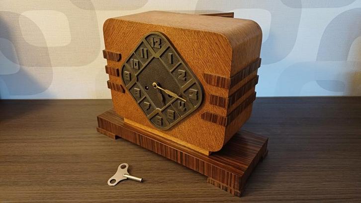 Pendule artdeco junghans amsterdamse school, Antiek en Kunst, Antiek | Klokken, Ophalen