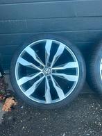 Volkswagen t-roc suzuka velgen met winterbanden 19 inch, 19 inch, Banden en Velgen, 225 mm, Winterbanden