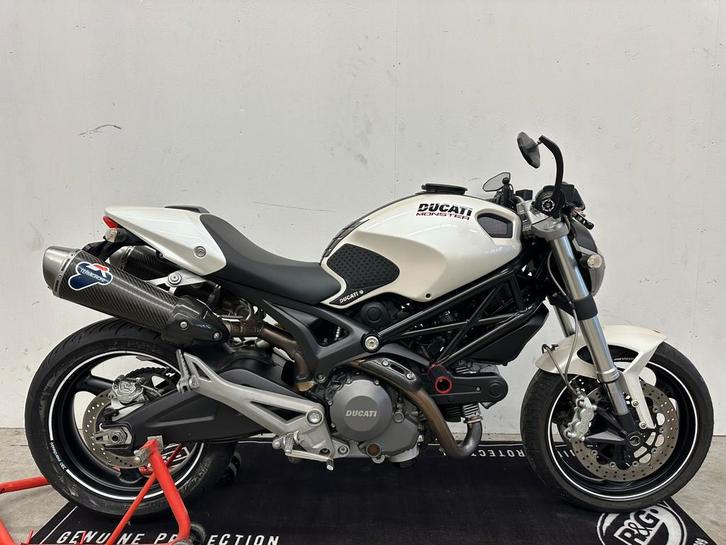 Ducati Monster 696 2010 met Termignoni en maar 22.386km, Motoren, Motoren | Ducati, Bedrijf, Naked bike, meer dan 35 kW, 2 cilinders