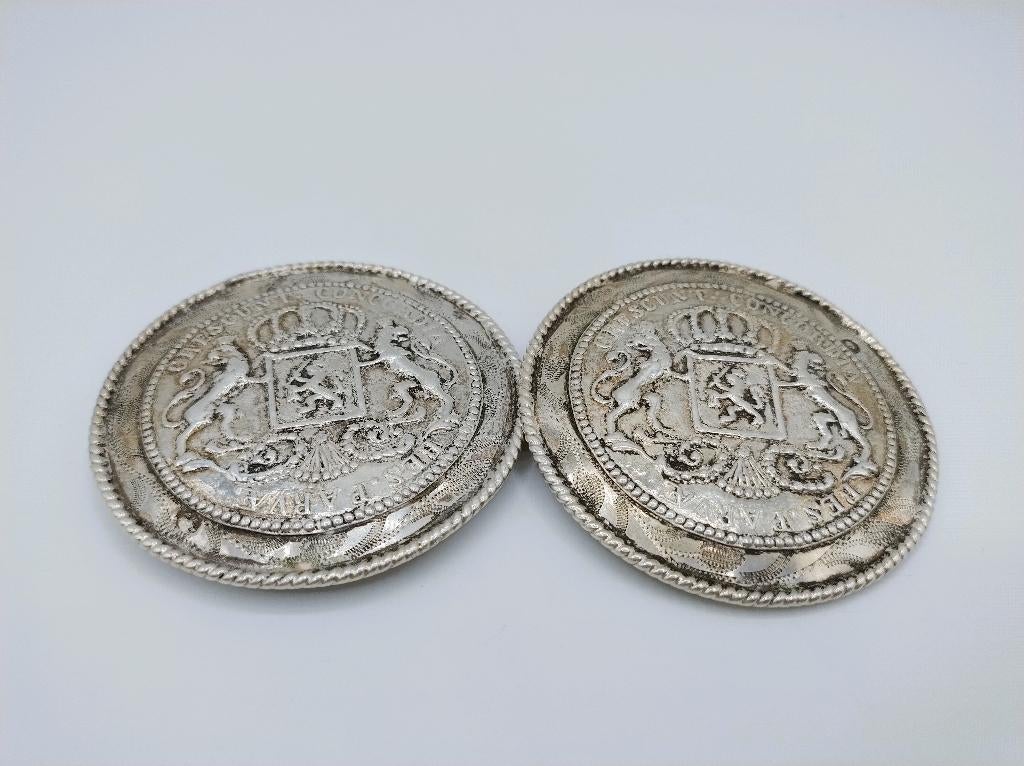 Antieke zilveren broekstukken, Walcheren, 1902