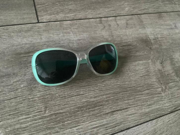 HEMA Zonnebril - Mooie Mint Groene Dames Zonnebril, Sieraden, Tassen en Uiterlijk, Zonnebrillen en Brillen | Dames, Zo goed als nieuw