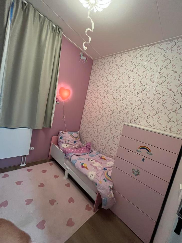 Peuterbed met matras en lakens, Kinderen en Baby's, Kinderkamer | Bedden, Zo goed als nieuw, Minder dan 140 cm, 70 tot 85 cm, Lattenbodem