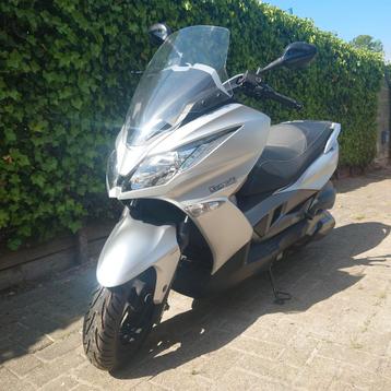 Kawasaki J300 in nieuwstaat! 3810 km op teller! beschikbaar voor biedingen