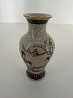 Chinese vaas met craquelé glazuur en figuren – 20e eeuw, Antiek en Kunst, Antiek | Vazen, Ophalen of Verzenden