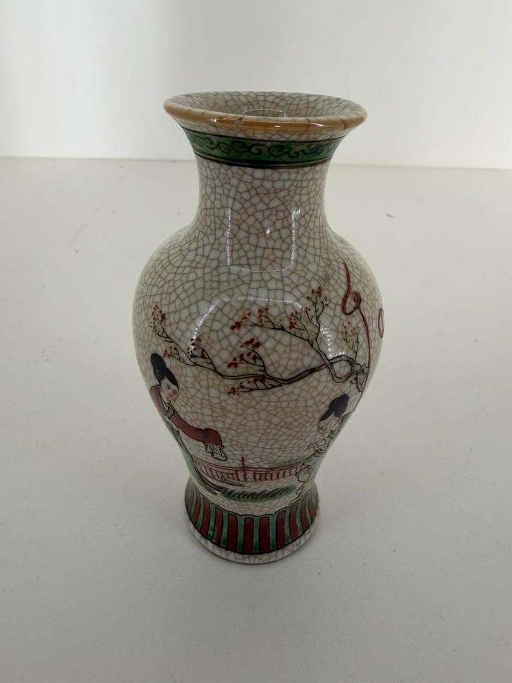 Chinese vaas met craquelé glazuur en figuren – 20e eeuw, Antiek en Kunst, Antiek | Vazen, Ophalen of Verzenden