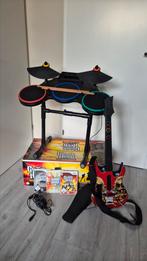 Guitar Hero Wii drumstel, gitaar, microfoon en 3 spellen, Muziek, Ophalen of Verzenden, Zo goed als nieuw, 3 spelers of meer