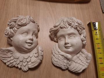 Engelbustes hangers beschikbaar voor biedingen