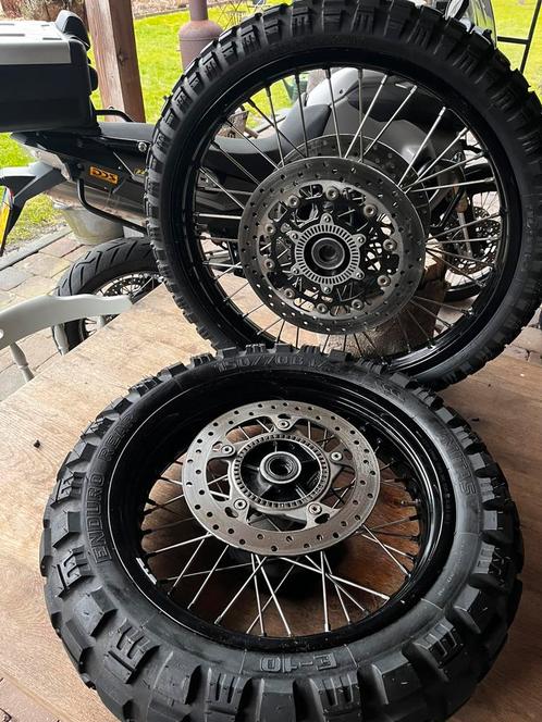 Wielen BMW F800GS compleet met een bandenset Mitas E-10, Motoren, Onderdelen | BMW, Ophalen