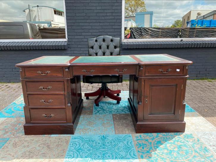 Chesterfield klassiek Bureau met groen leer inleg, Huis en Inrichting, Bureaus, Gebruikt, Ophalen of Verzenden