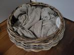 Comfortabele rieten mand voor kat of kleine hond, Huis en Inrichting, Ophalen, Mand, Rond, Zo goed als nieuw