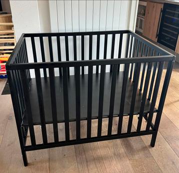 Box zwart Prenatal Sana beschikbaar voor biedingen