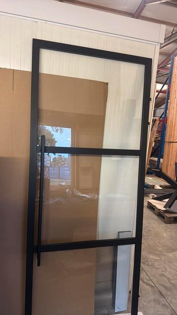 Echte stalen opdekdeur 231,5x93 cm rechtsdraaiend beschikbaar voor biedingen