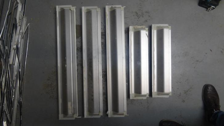 Ventilatieroosters: 530 (2x), 815 (2x) en 830 (1x) mm lang, Doe-het-zelf en Verbouw, Deuren en Horren, Gebruikt, 200 tot 215 cm