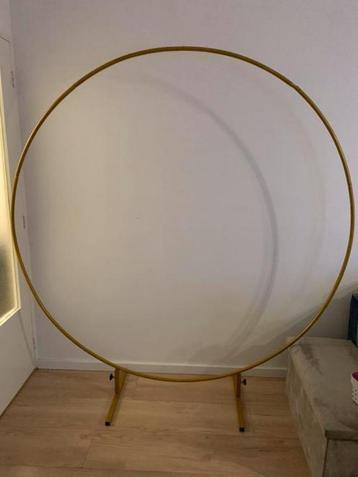 Grote gouden ballonnenboog te huur voor maar €35  beschikbaar voor biedingen