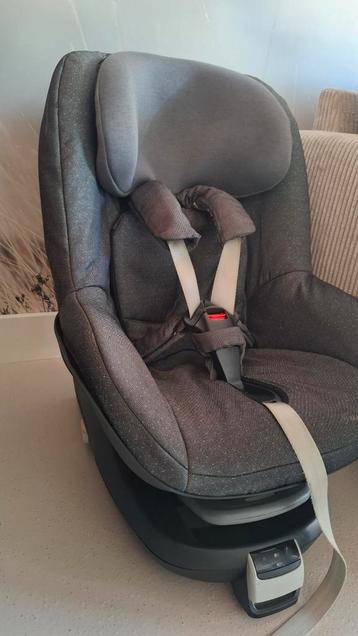 Maxi Cosi Pearl + Family Fix beschikbaar voor biedingen