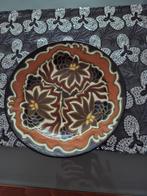 Gouds wandbord 1920/1928 (decor Nadra) (PZH) Zuid-Holland, Antiek en Kunst, Antiek | Wandborden en Tegels, Ophalen