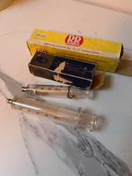 2x vintage oude spuit glas medisch, Antiek en Kunst, Antiek | Gereedschap en Instrumenten, Ophalen of Verzenden