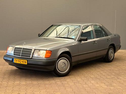 Mercedes-Benz 200-Serie 2.3 230 E  origineel NL, Auto's, Mercedes-Benz, Particulier, 200-Serie, Centrale vergrendeling, Metallic lak