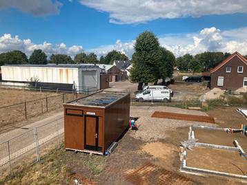 Schaftunit met toilet en keukenblok beschikbaar voor biedingen