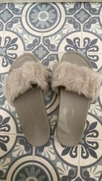 slippers badslippers met bontje, mt 40, Slippers, Ophalen of Verzenden, Zo goed als nieuw, Grijs