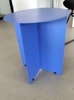 Hay Slit helblauw bijzettafeltje, Huis en Inrichting, Tafels | Bijzettafels, Minder dan 55 cm, Metaal of Aluminium, Design, Rond