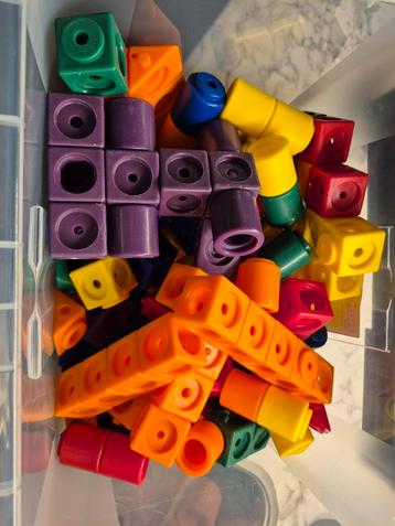 Grote verzameling Nopper bouwstenen beschikbaar voor biedingen