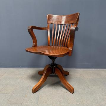 Atieke amerikaanse eiken bureaustoel met armleggers oud beschikbaar voor biedingen