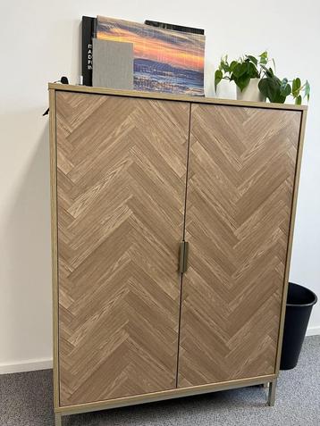 Stijlvolle Opbergkast Dressoir met Visgraatmotief (Houtlook) beschikbaar voor biedingen